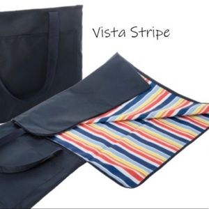 Calling all sports lovers. A bench warm  the Vista Stripe Fold/Fun Blank…